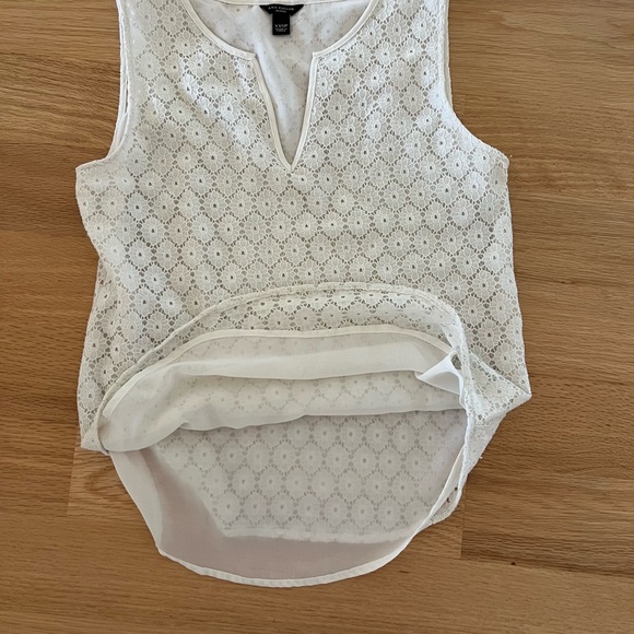 Petite XXS Ann Taylor Lace Top - Picture 2 of 4